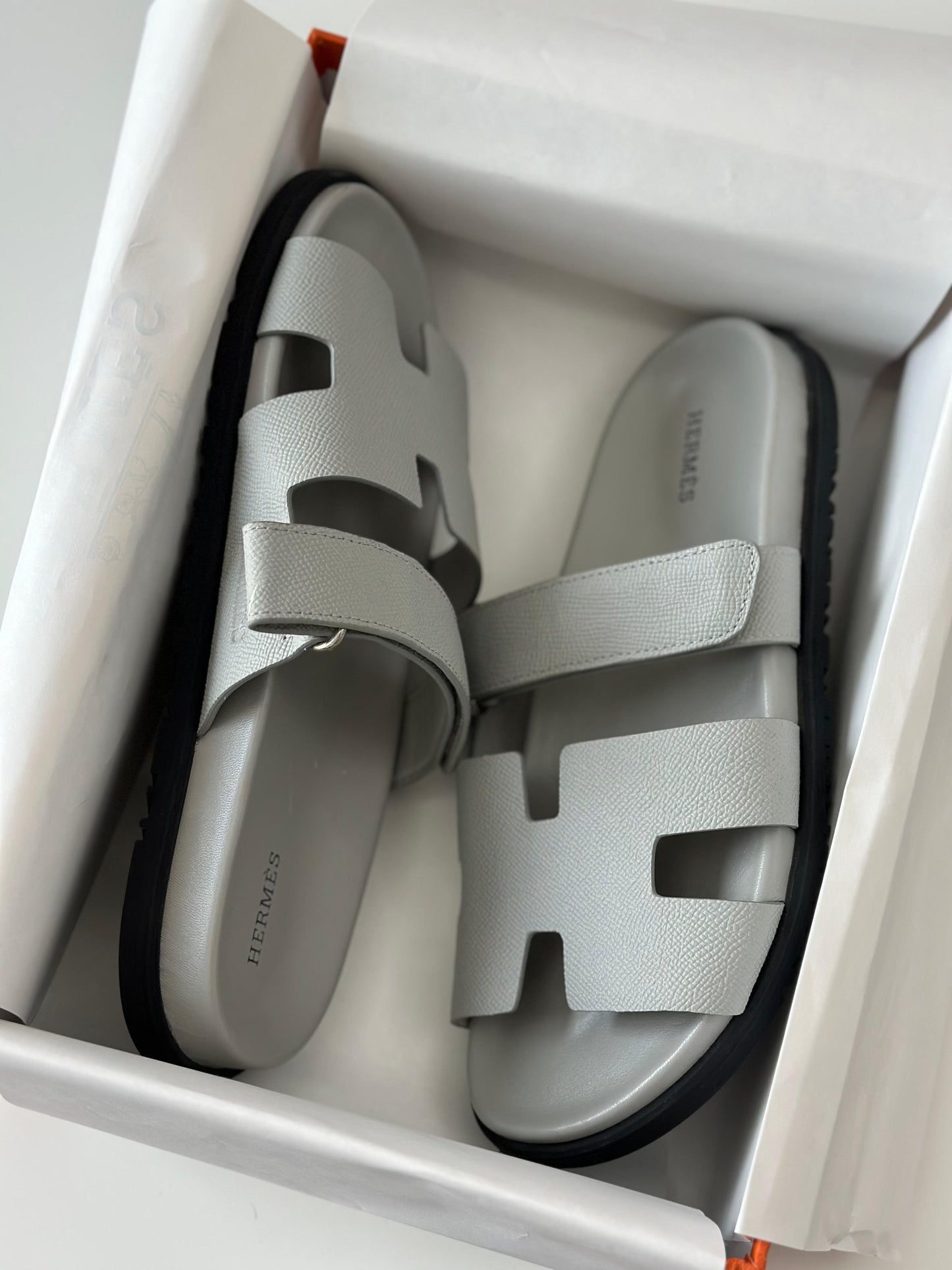 Hermès Chypre Sandal in White Leather – Slip-On with Adjustable “H” Strap