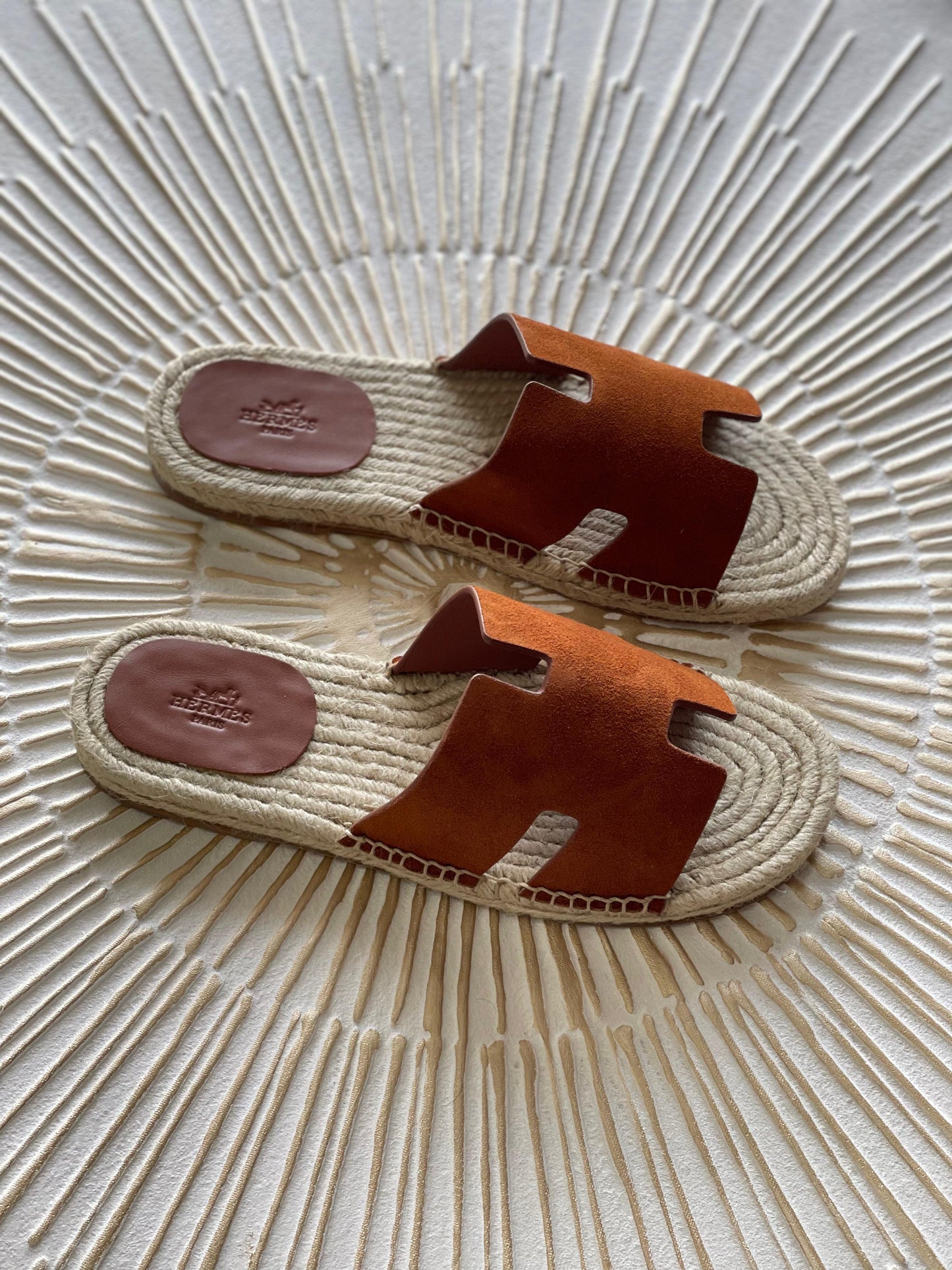 Hermès Antigua Espadrille in Gold Suede Goatskin – Casual Slip-On with H Cut-Out”