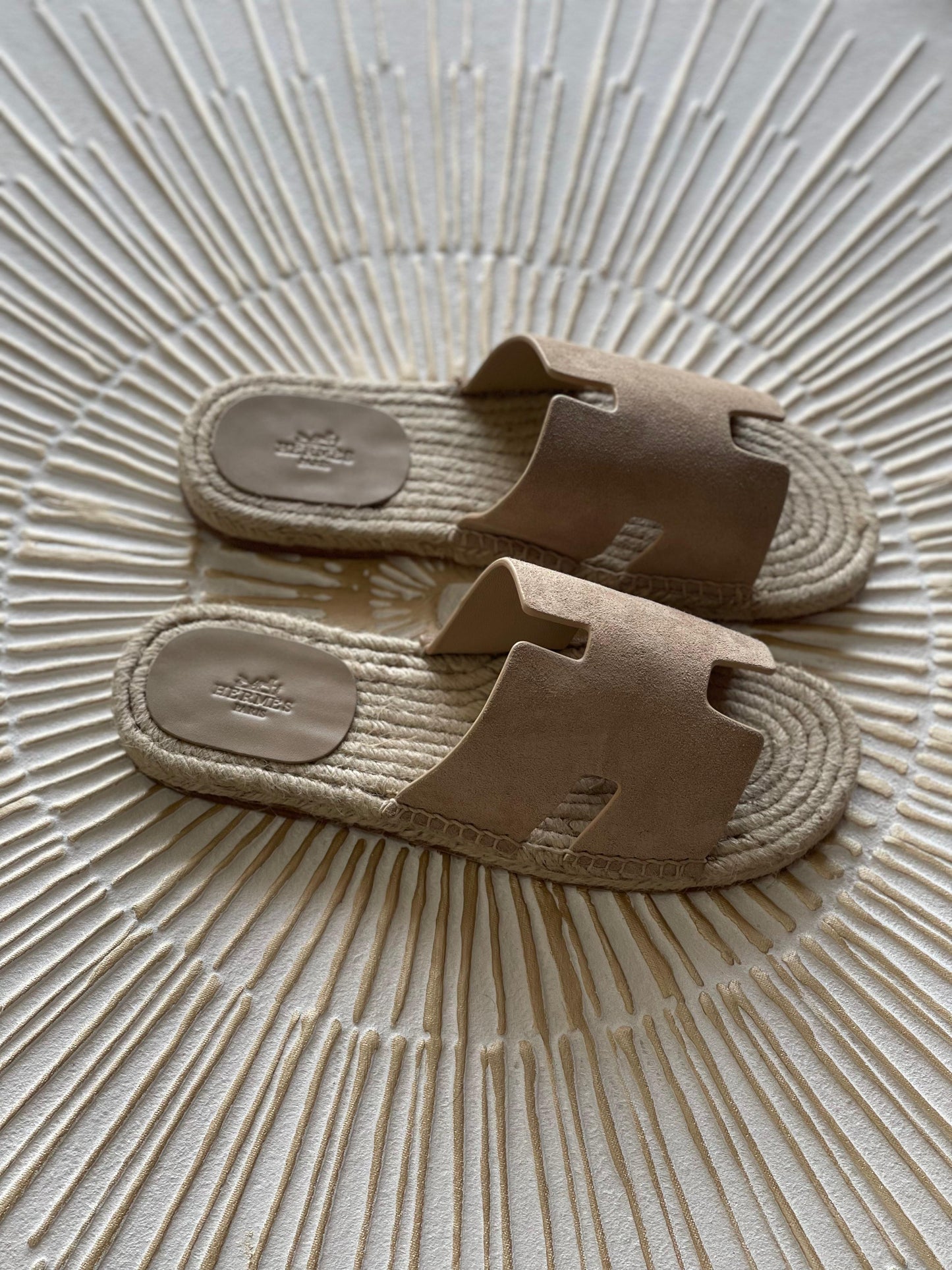 Hermès Antigua Espadrille in Beige/Natural Suede Goatskin – Casual Elegance with H Cut-Out”