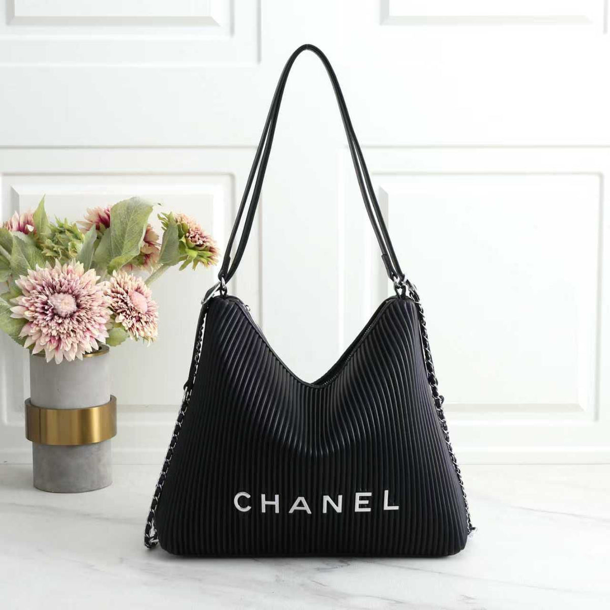 Chanel Bag | Maxi Hobo Black Lambskin