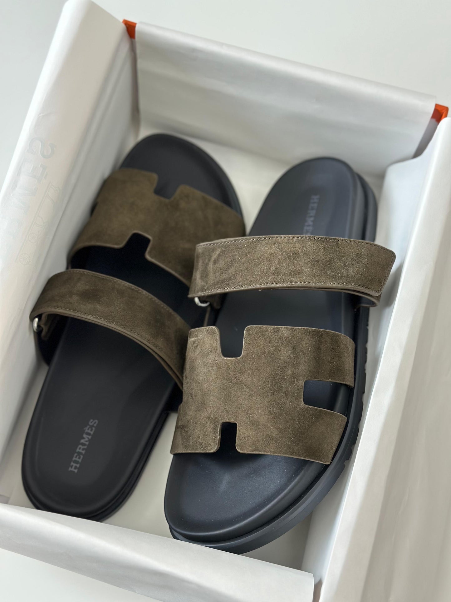 Hermès Chypre Sandal in Green Suede Goatskin – Slip-On with Adjustable Strap”