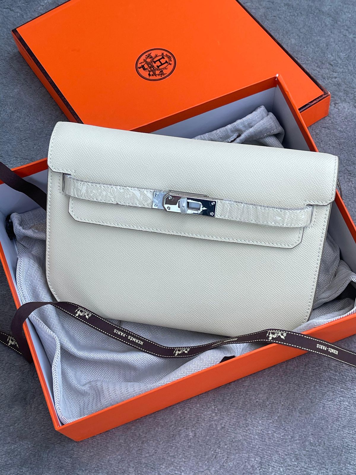 Hermes Kelly Depeches 25 Pouch in White Leather with Palladium Hardware