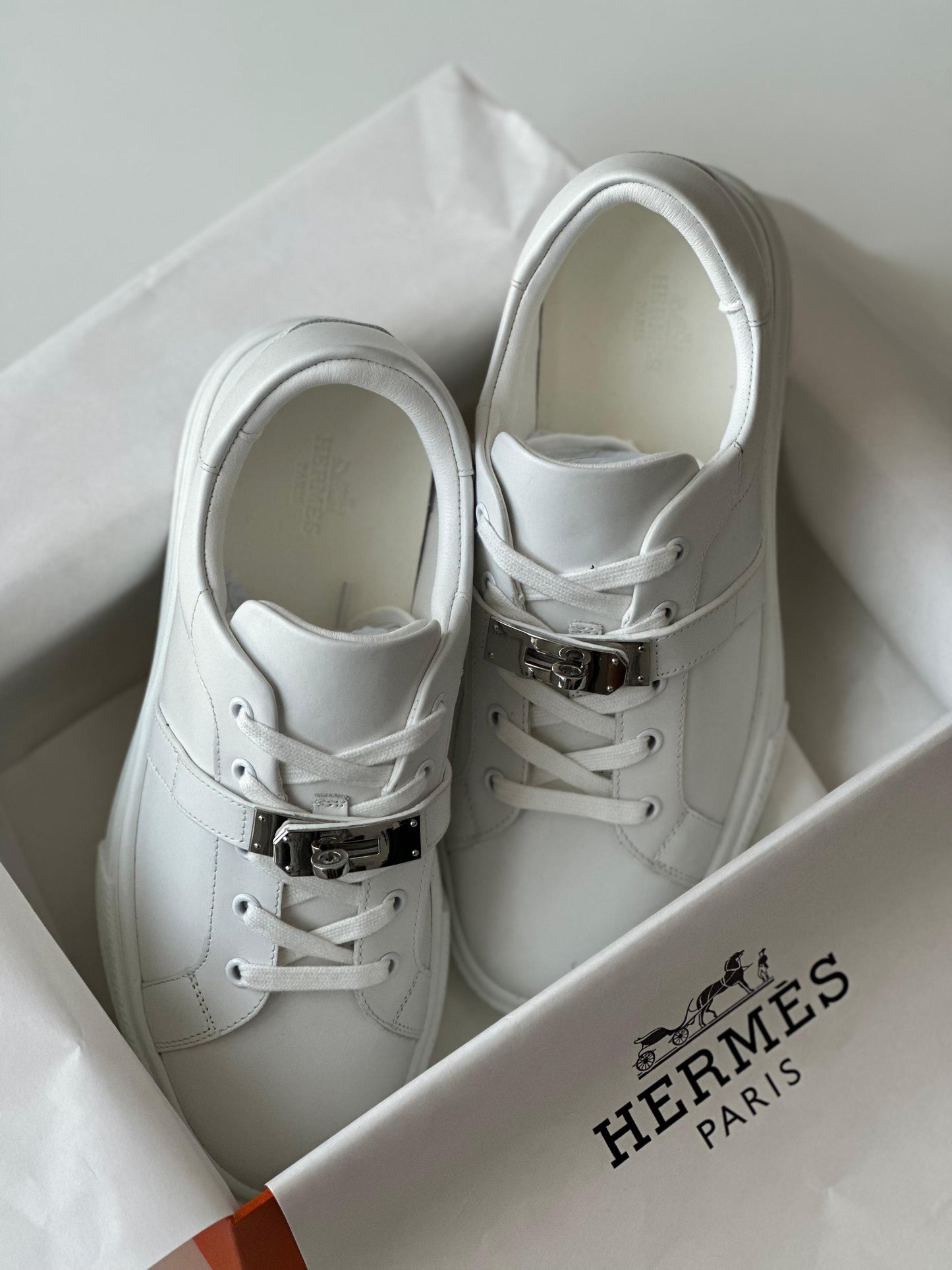 Hermès Day Sneaker in White Calfskin & Suede – Modern Urban Leather Sneaker with Kelly Buckle