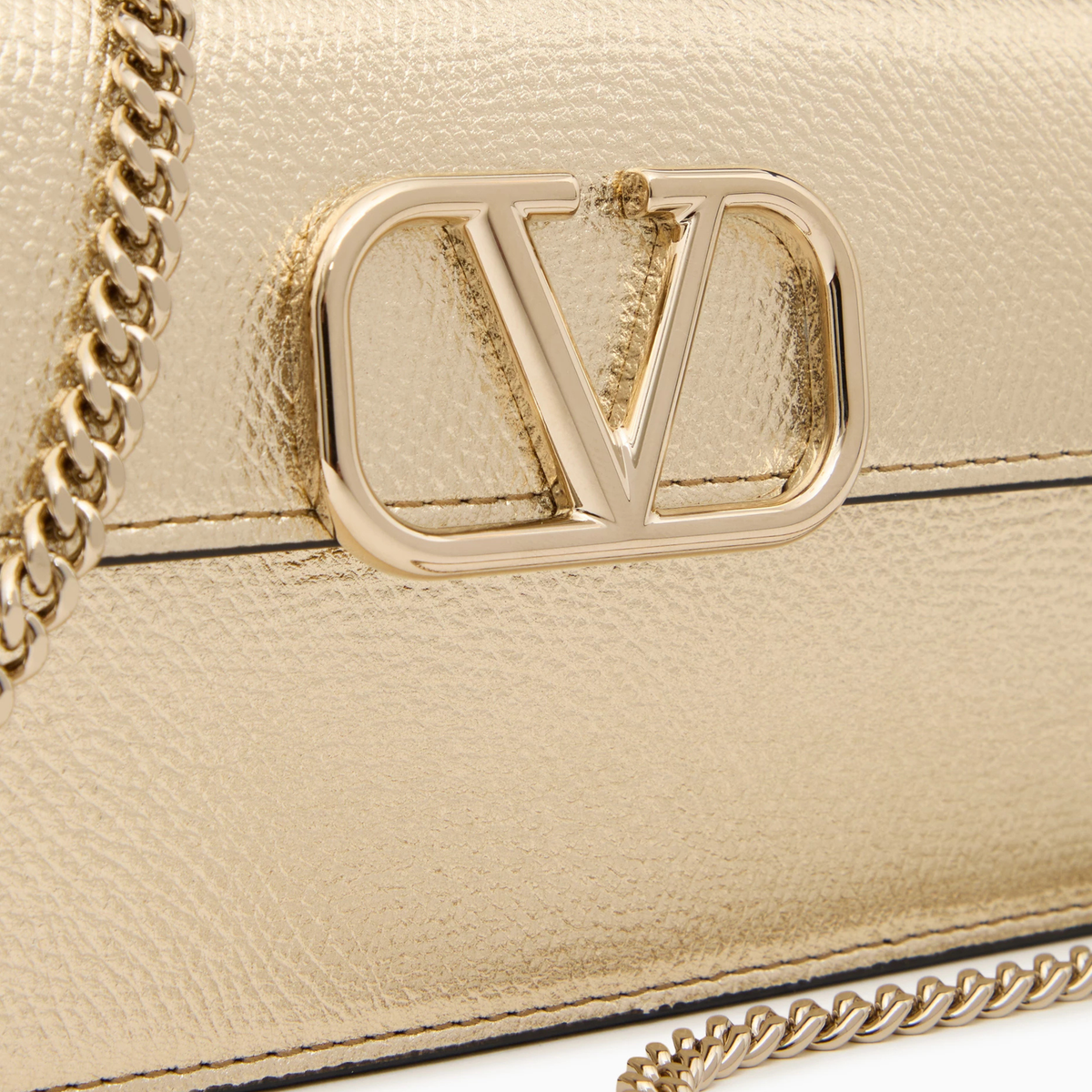Valentino Garavani | VLogo Signature wallet-on-chain