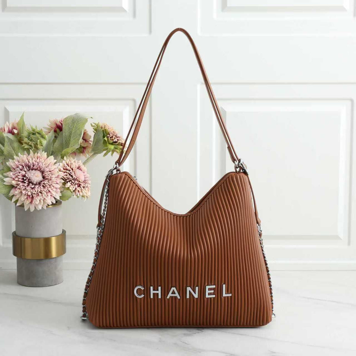 Chanel Bag | Maxi Hobo Brown Shiny Lambskin