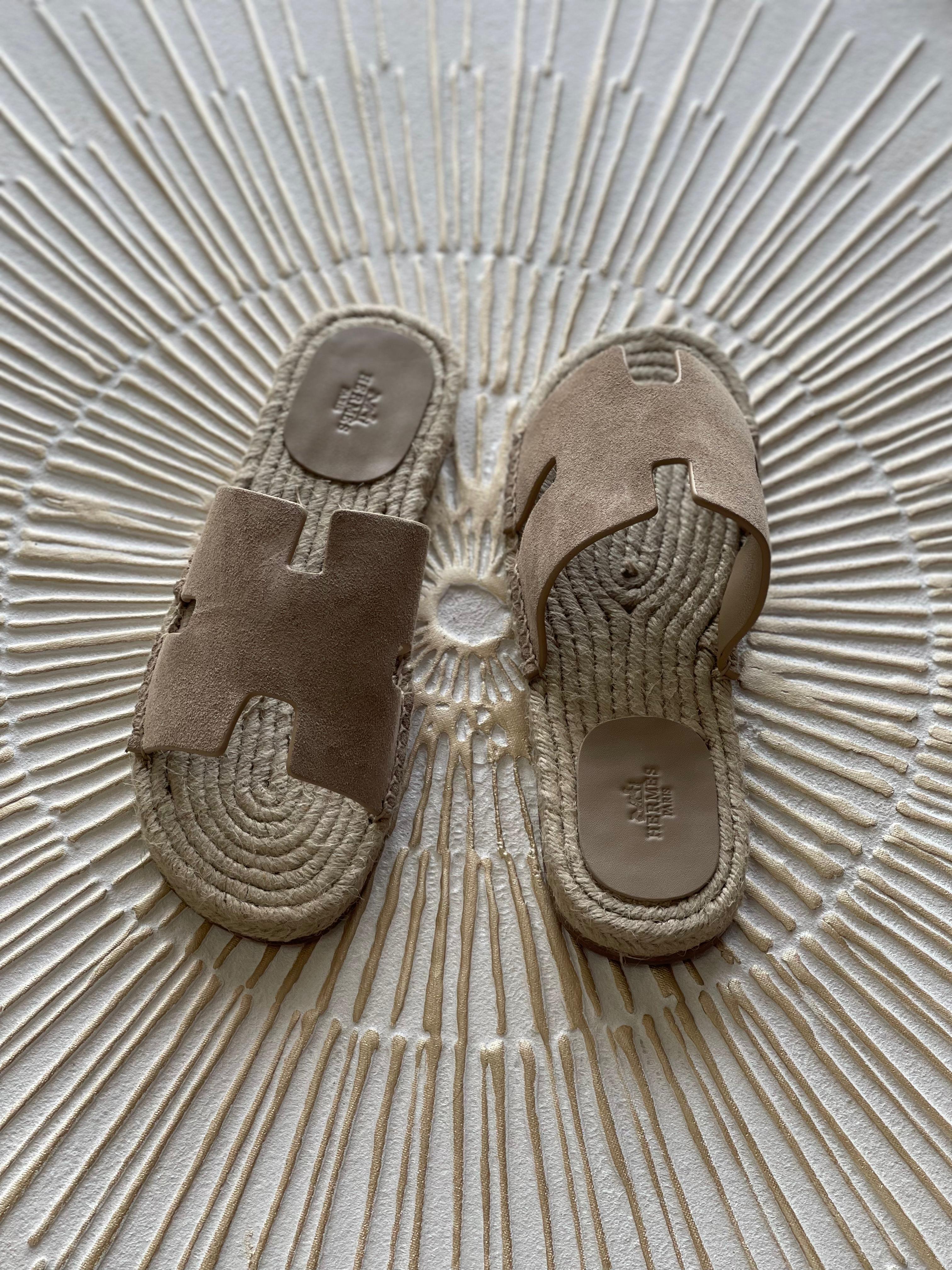 Hermès Antigua Espadrille in Beige/Natural Suede Goatskin – Casual Elegance with H Cut-Out”