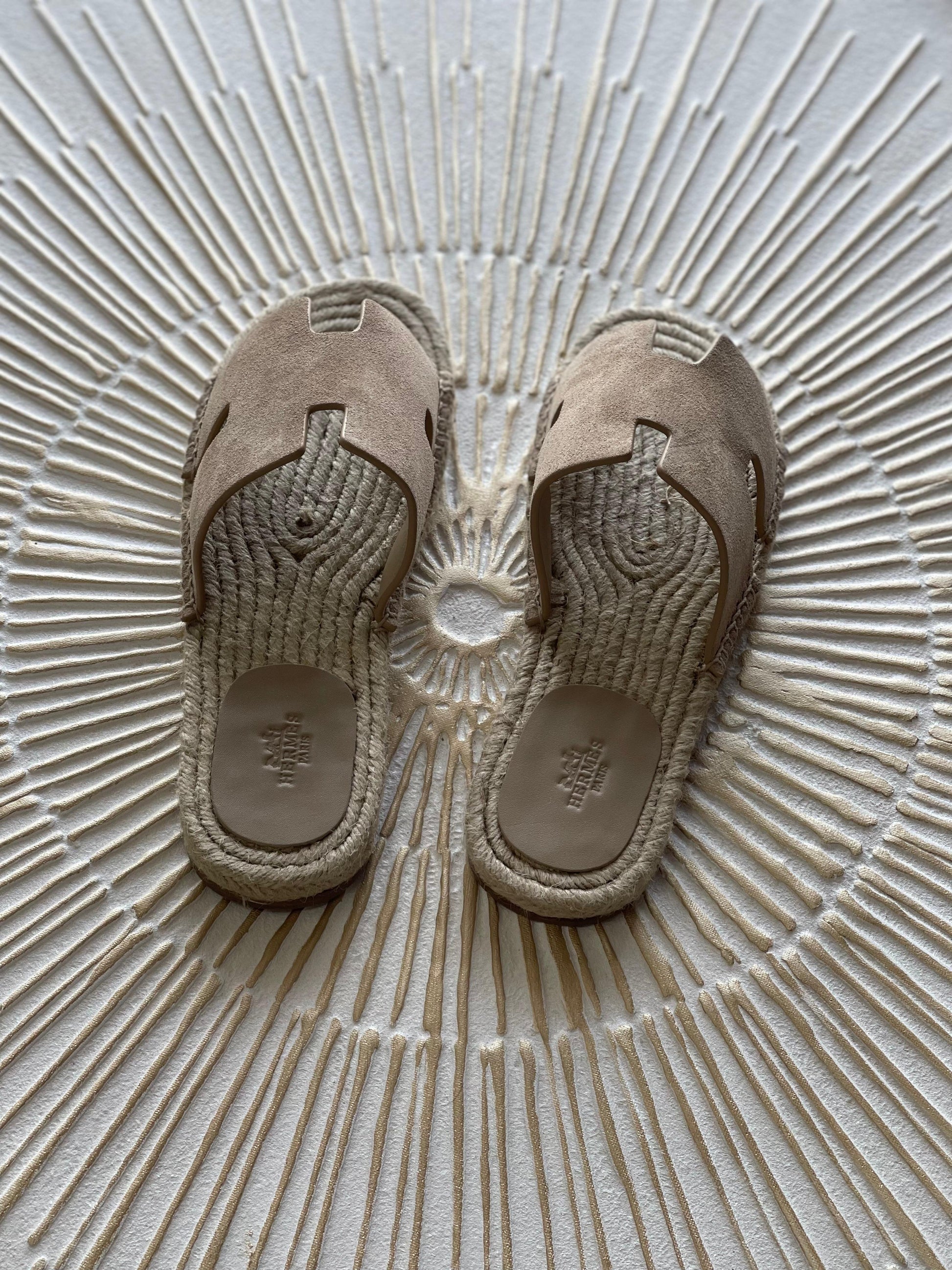 Hermès Antigua Espadrille in Beige/Natural Suede Goatskin – Casual Elegance with H Cut-Out”