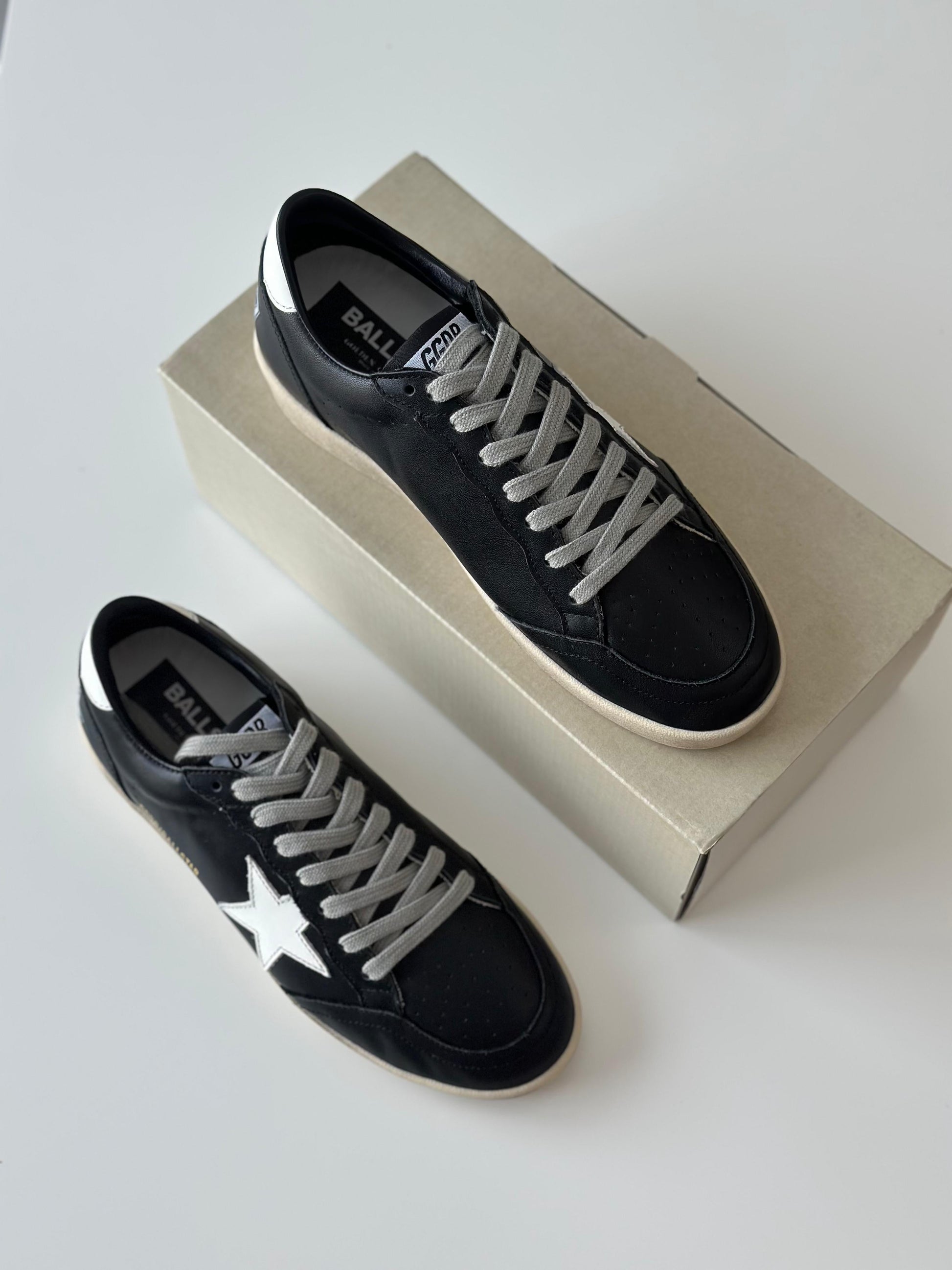 Men’s Jordan-Style Retro Sneakers – Red & Black High-Top (Copy)