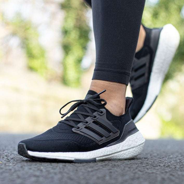 ADIDAS ULTRABOOST 21 Black White