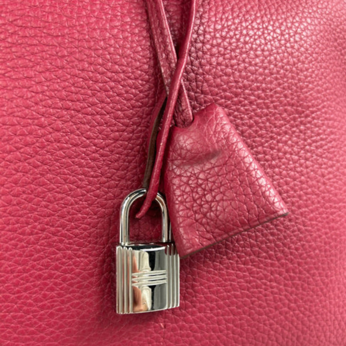 Hermès Bag | Victoria II Fourre Tout in Rouge