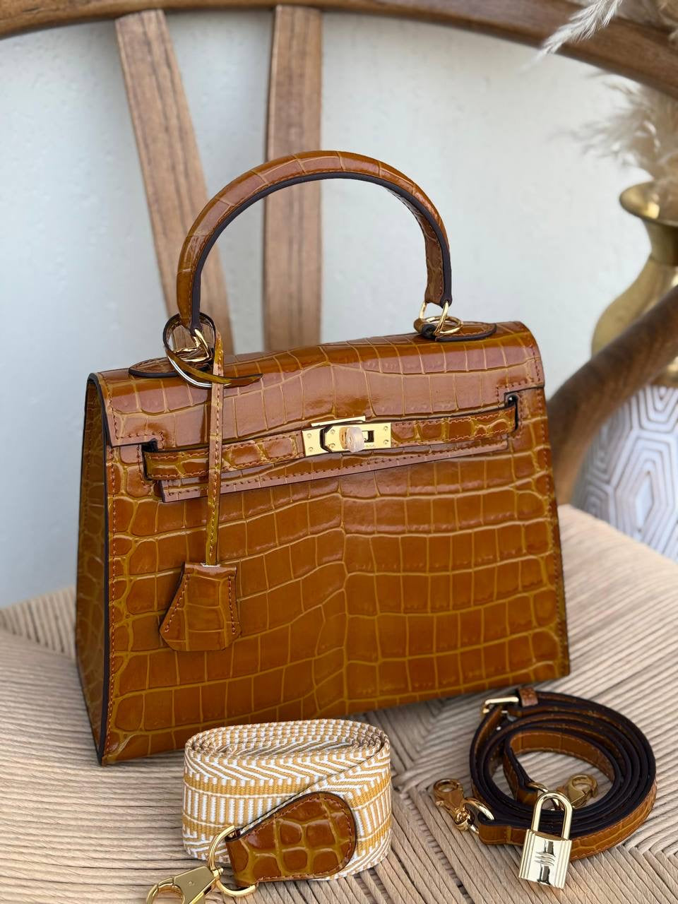 Hermés Kelly 25 Porosus Seal Attached Handbag