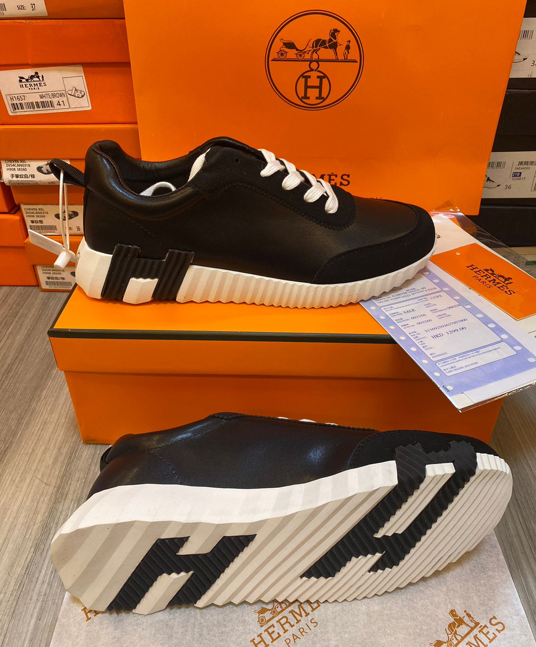 Hermes Bouncing Black & White