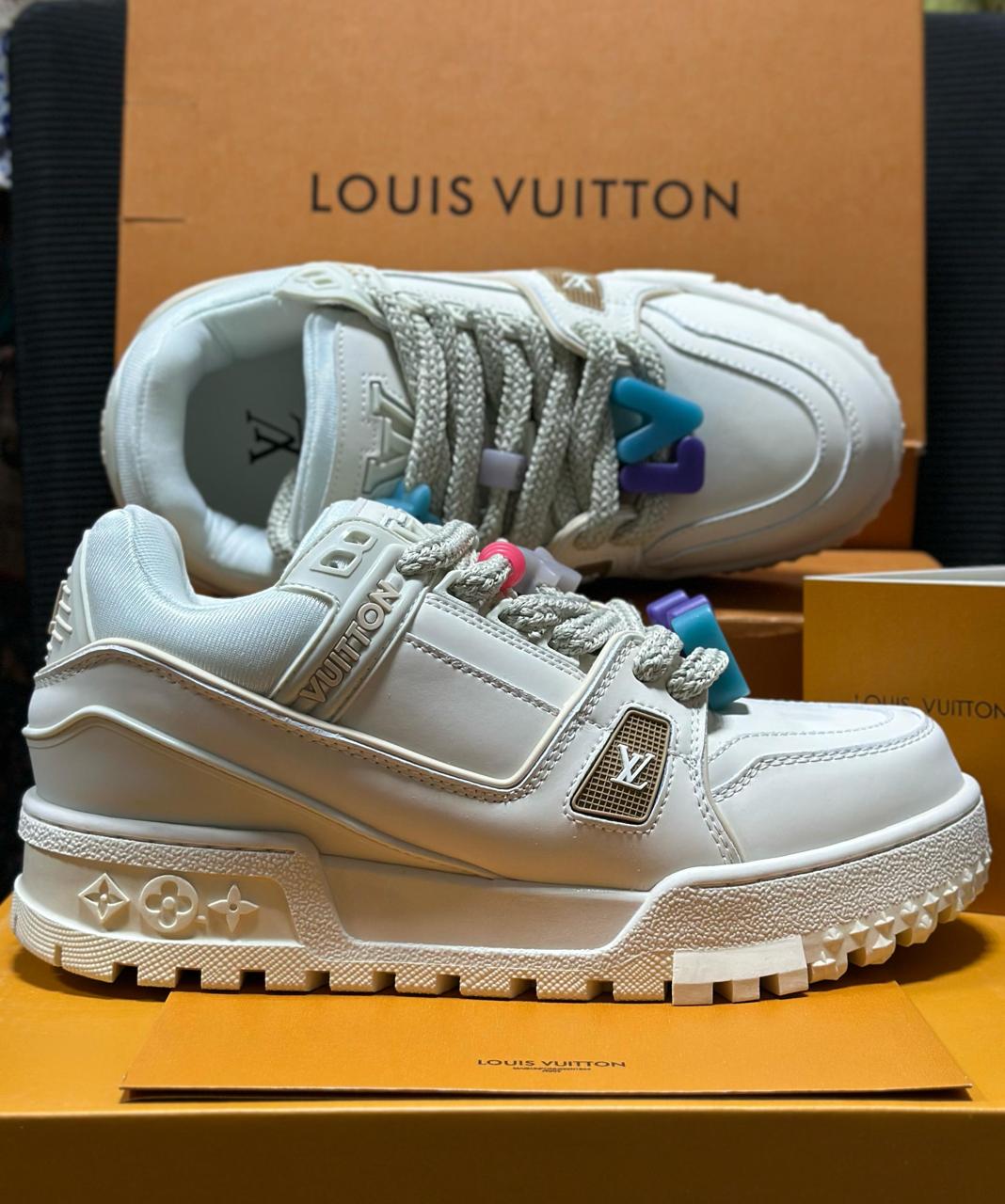 LOUIS VUITTON LV MAXI White