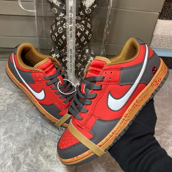 Nike SB Dunk Low Pro 'Deadpool'